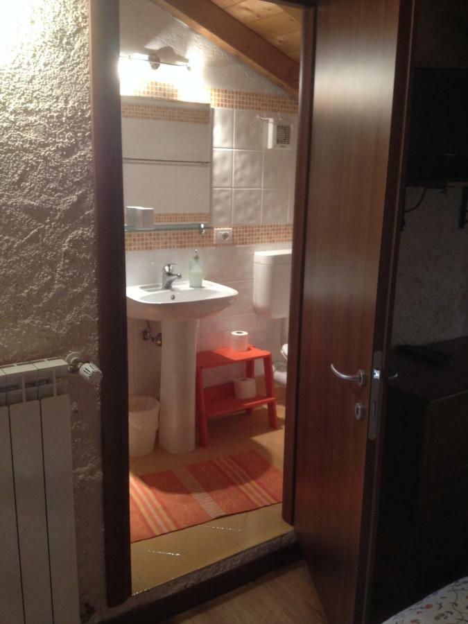 La Tana Del Ghiro Bed and Breakfast Porto Valtravaglia Buitenkant foto