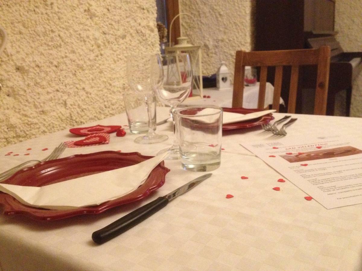 La Tana Del Ghiro Bed and Breakfast Porto Valtravaglia Buitenkant foto