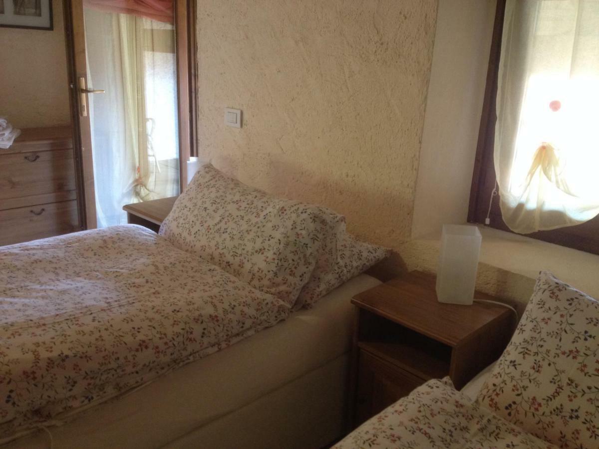 La Tana Del Ghiro Bed and Breakfast Porto Valtravaglia Buitenkant foto