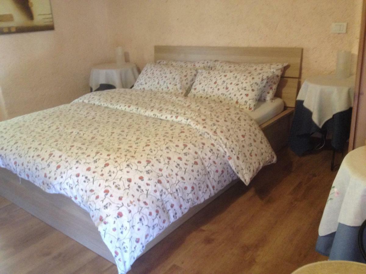 La Tana Del Ghiro Bed and Breakfast Porto Valtravaglia Buitenkant foto