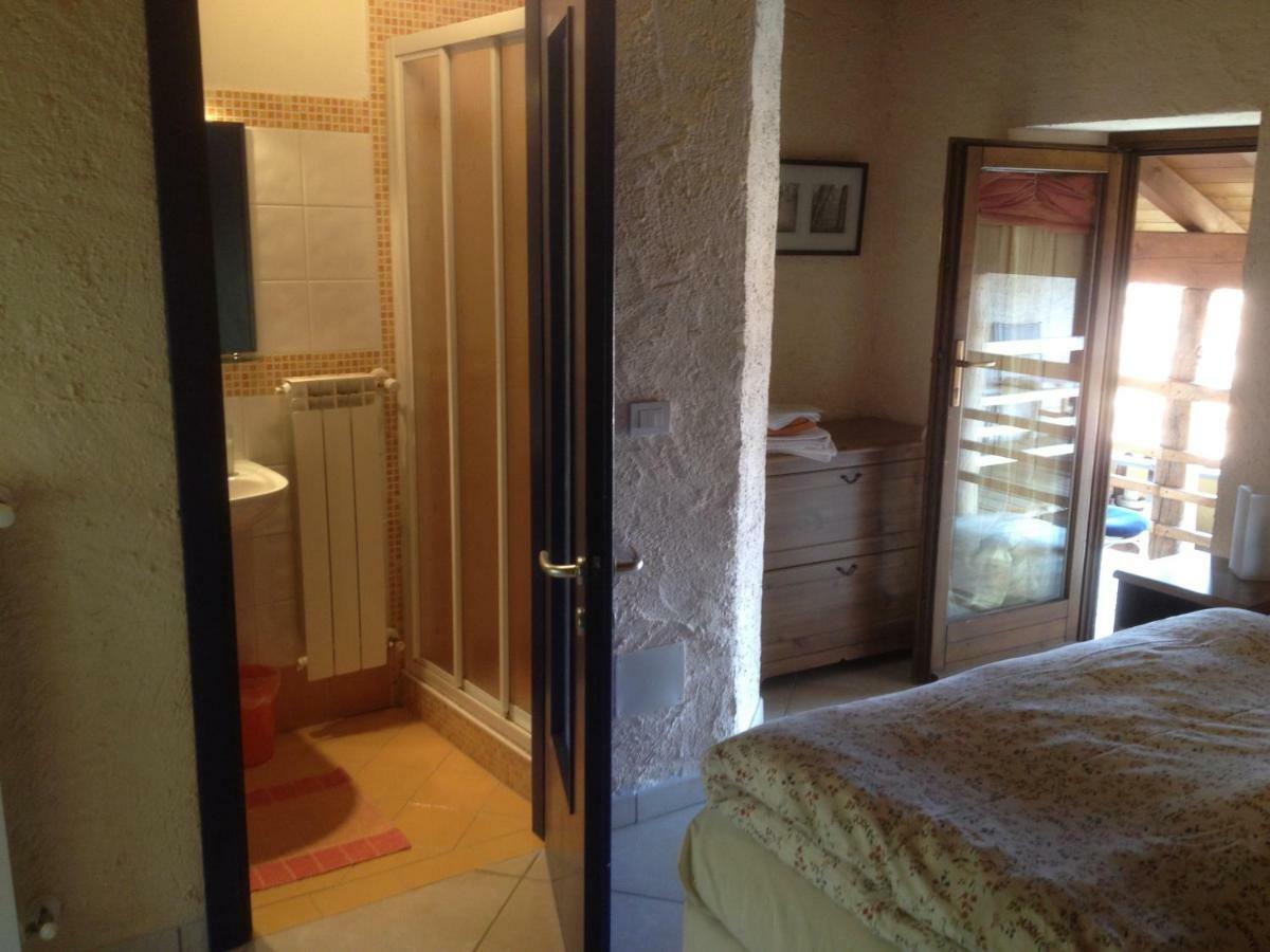 La Tana Del Ghiro Bed and Breakfast Porto Valtravaglia Buitenkant foto