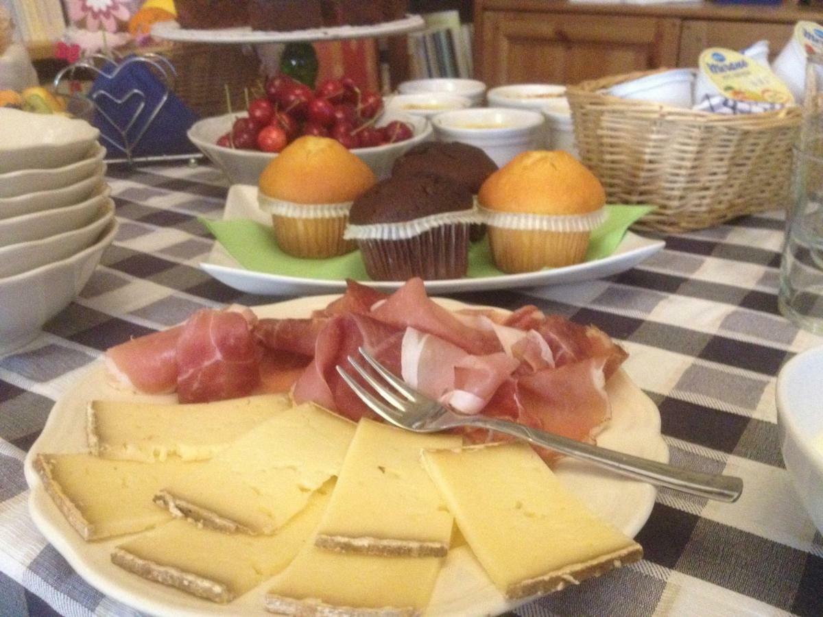La Tana Del Ghiro Bed and Breakfast Porto Valtravaglia Buitenkant foto