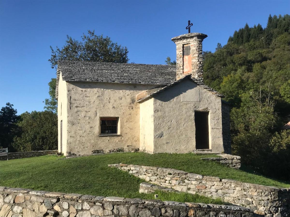 La Tana Del Ghiro Bed and Breakfast Porto Valtravaglia Buitenkant foto